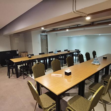 Student Park Hotel Yogyakarta Eksteriør billede