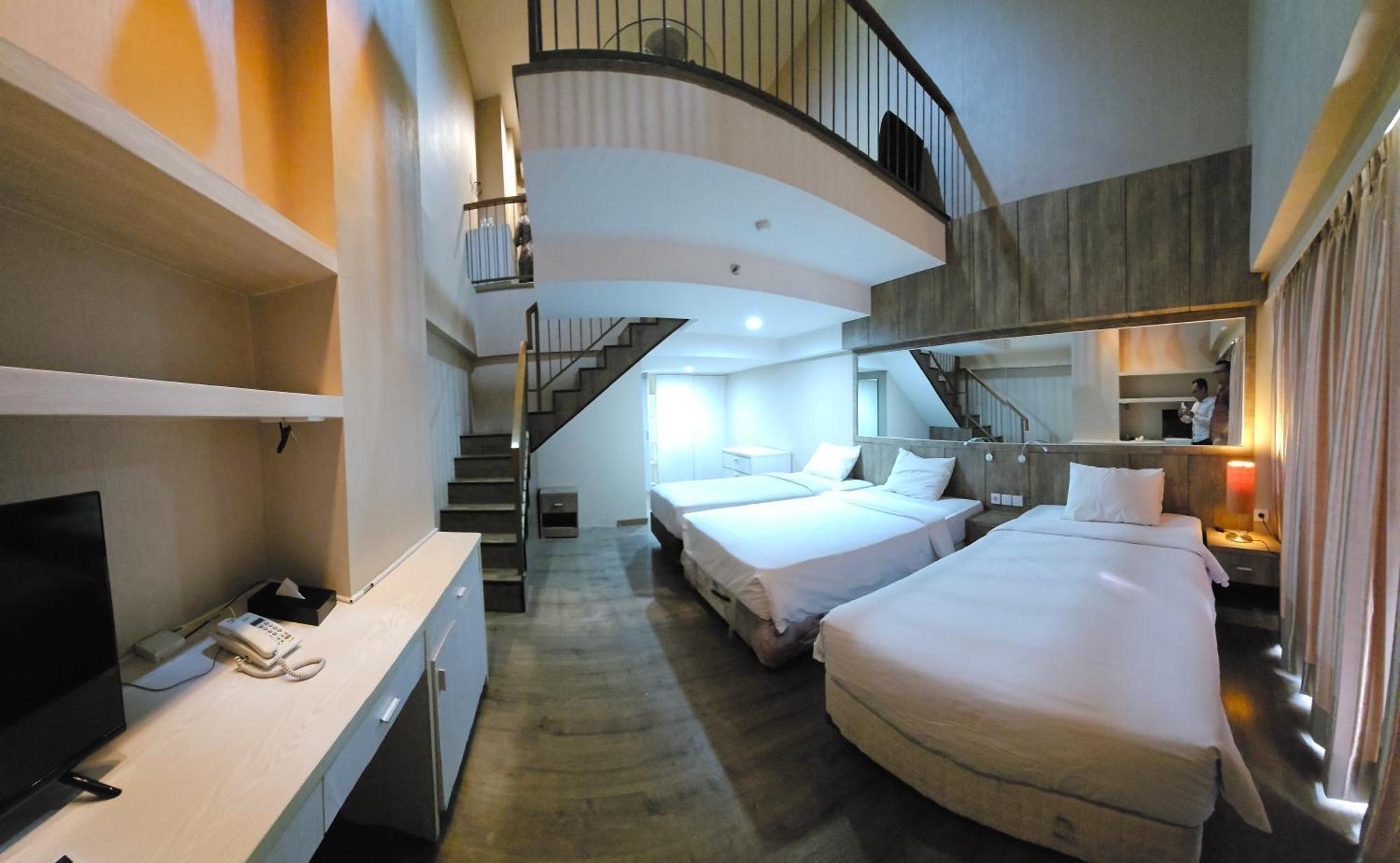 Student Park Hotel Yogyakarta Eksteriør billede