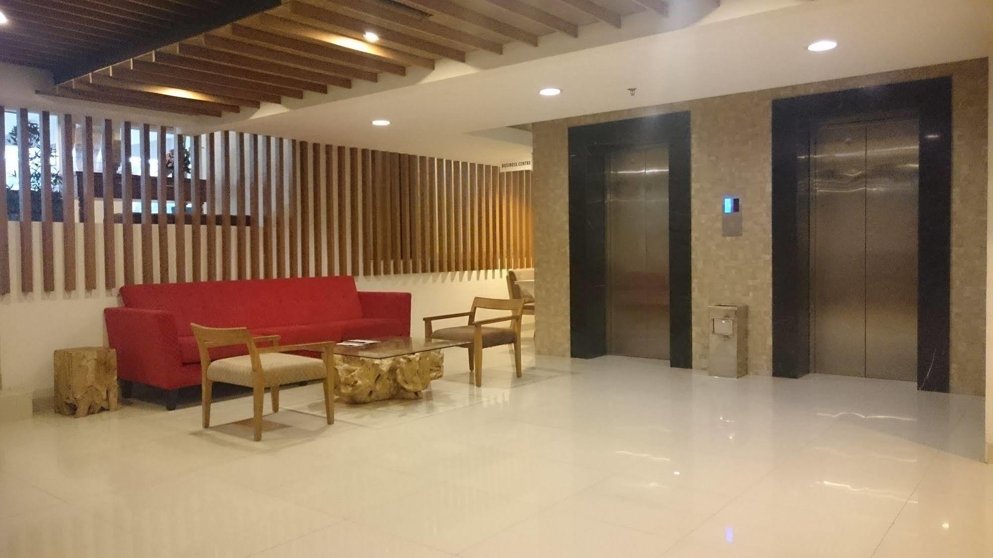 Student Park Hotel Yogyakarta Eksteriør billede