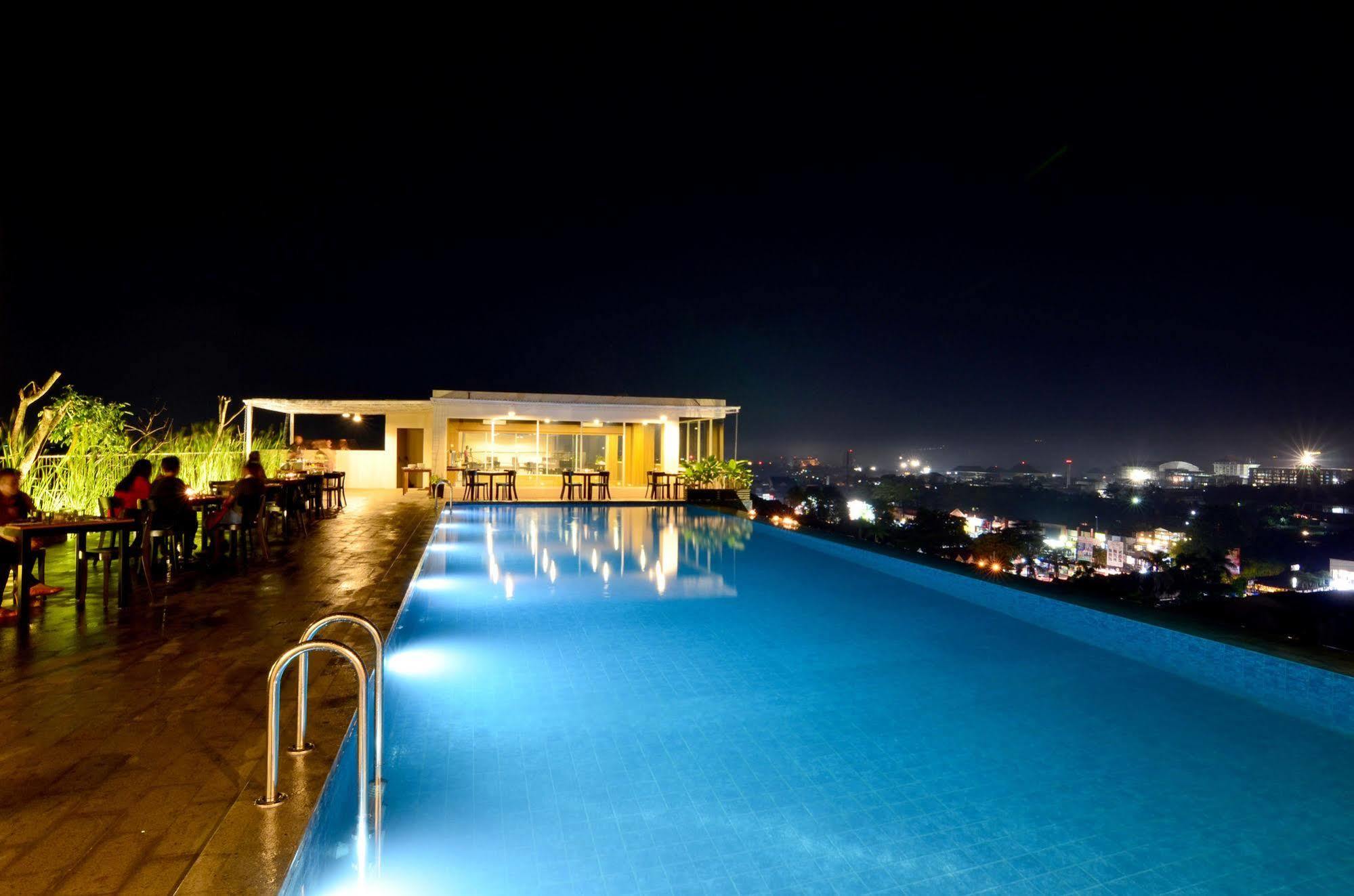Student Park Hotel Yogyakarta Eksteriør billede