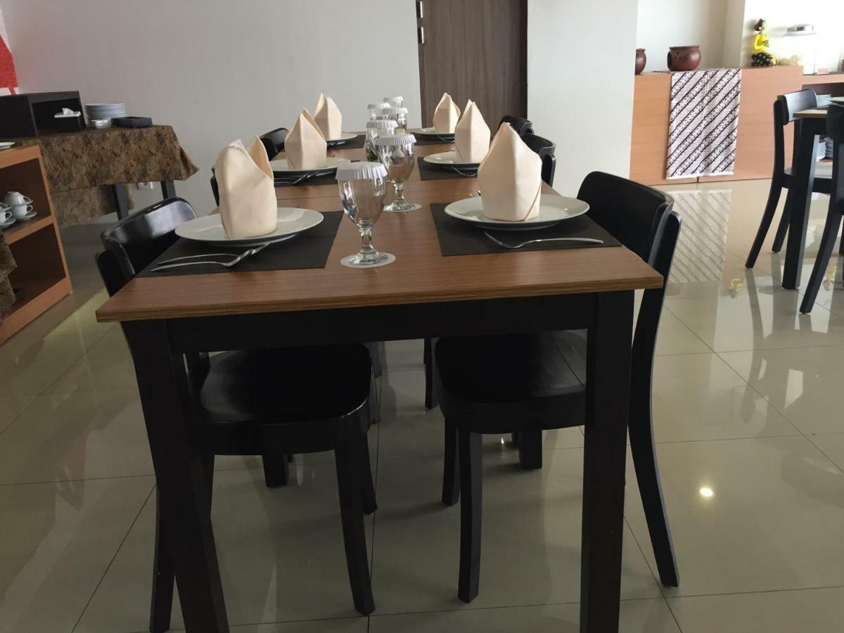 Student Park Hotel Yogyakarta Eksteriør billede