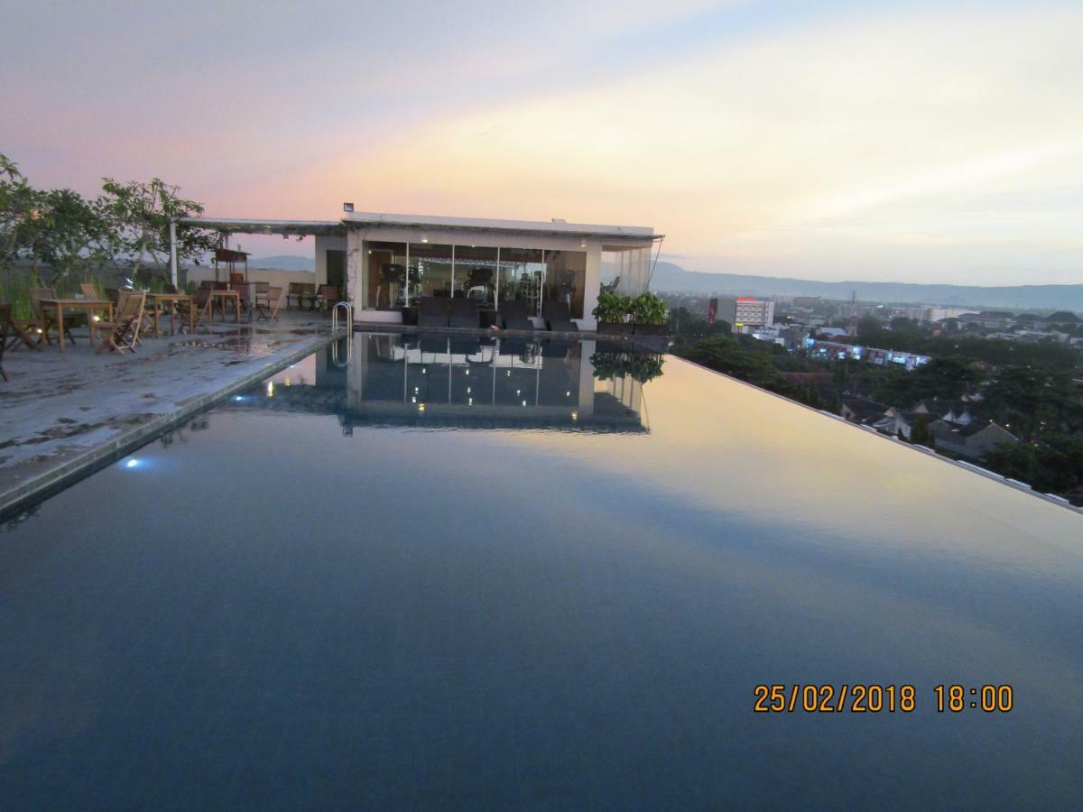 Student Park Hotel Yogyakarta Eksteriør billede